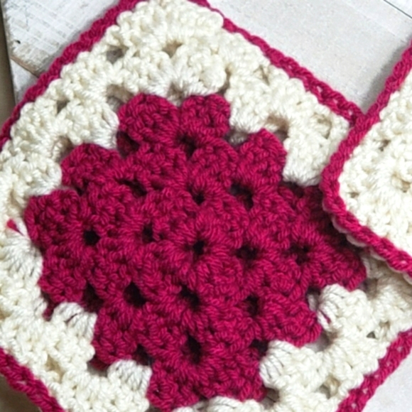 Handmade Pot Holders Magenta Cream Crocheted  NWT - Picture 2 of 2